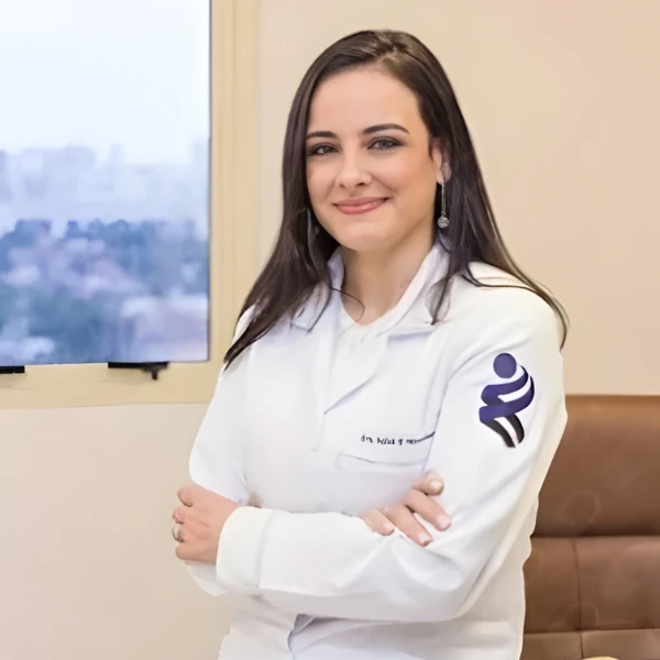 Dra. Izabel Nicodemo Médica Geriatrica. Cuidados médicos especializados para envelhecer com saúde e dignidade. Atendimento humanizado em consultório, online ou no conforto do lar, para quem envelhece e para quem cuida. Mais de 15 anos oferecendo acompanhamento especializado e acolhedor.